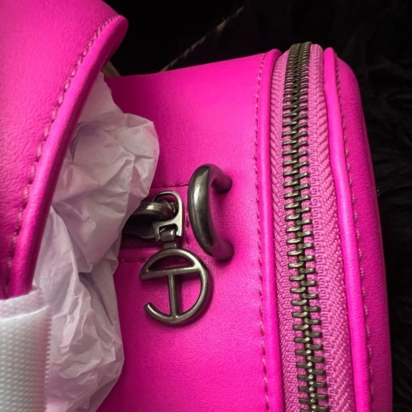 Medium azalea Telfar duffle - Picture 7 of 15